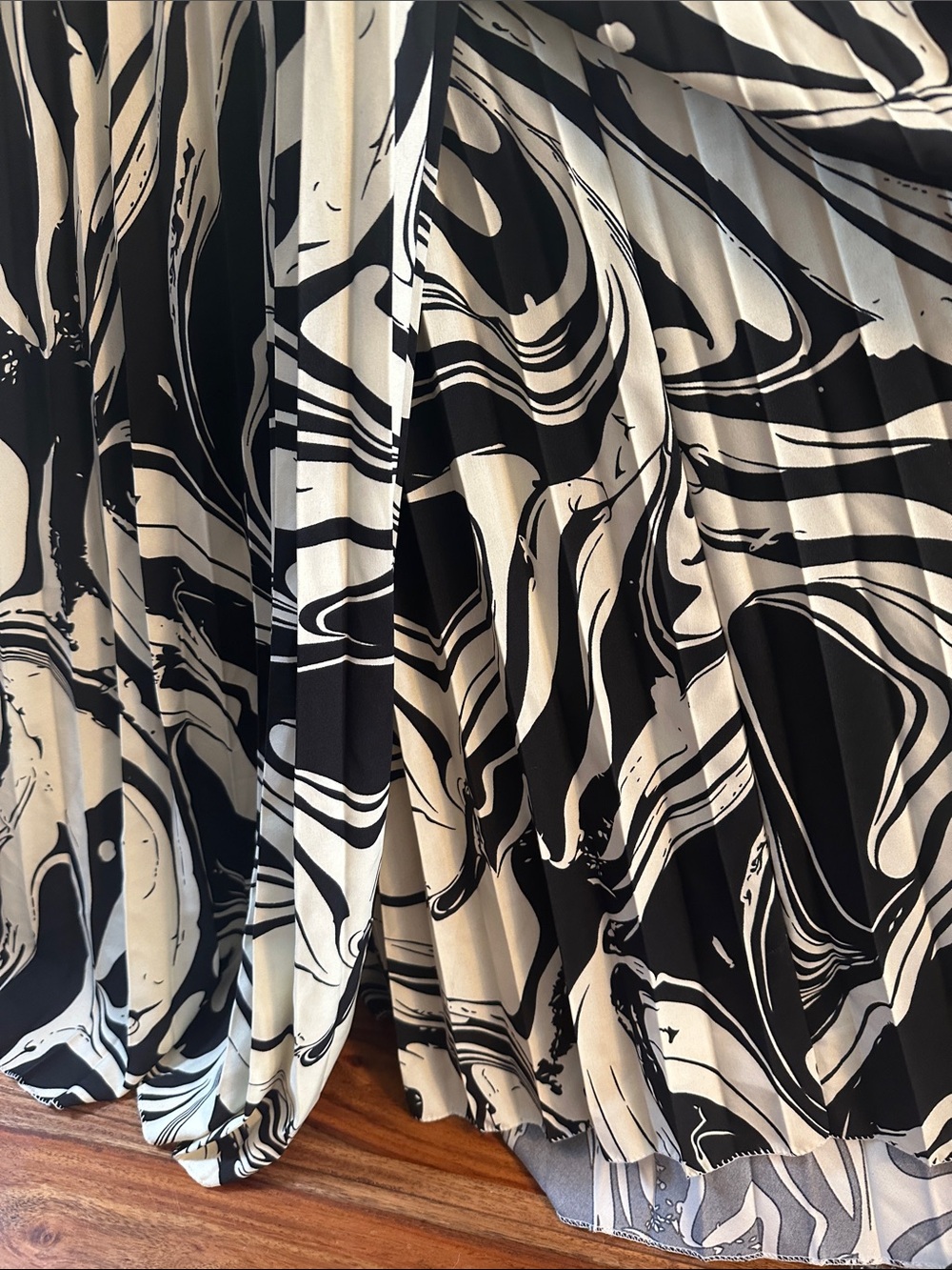 Stunning Pleated Palazzo Pants - Picture 3 of 4